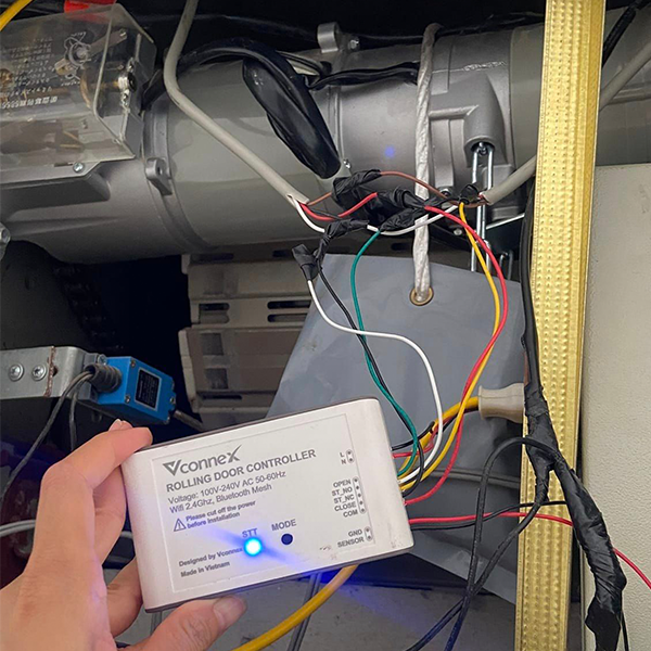 bo-dieu-khien-cua-cuon-vconnex-thuc-te